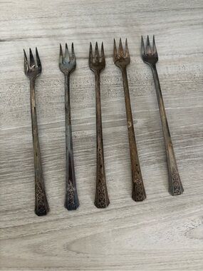 Vintage Lot of 5 Oneida Community Tudor Plate Cocktail Oyster Appetizer Forks